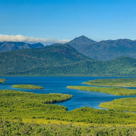 Vista Hinchinbrook Aparthotel Кардуел Екстериор снимка