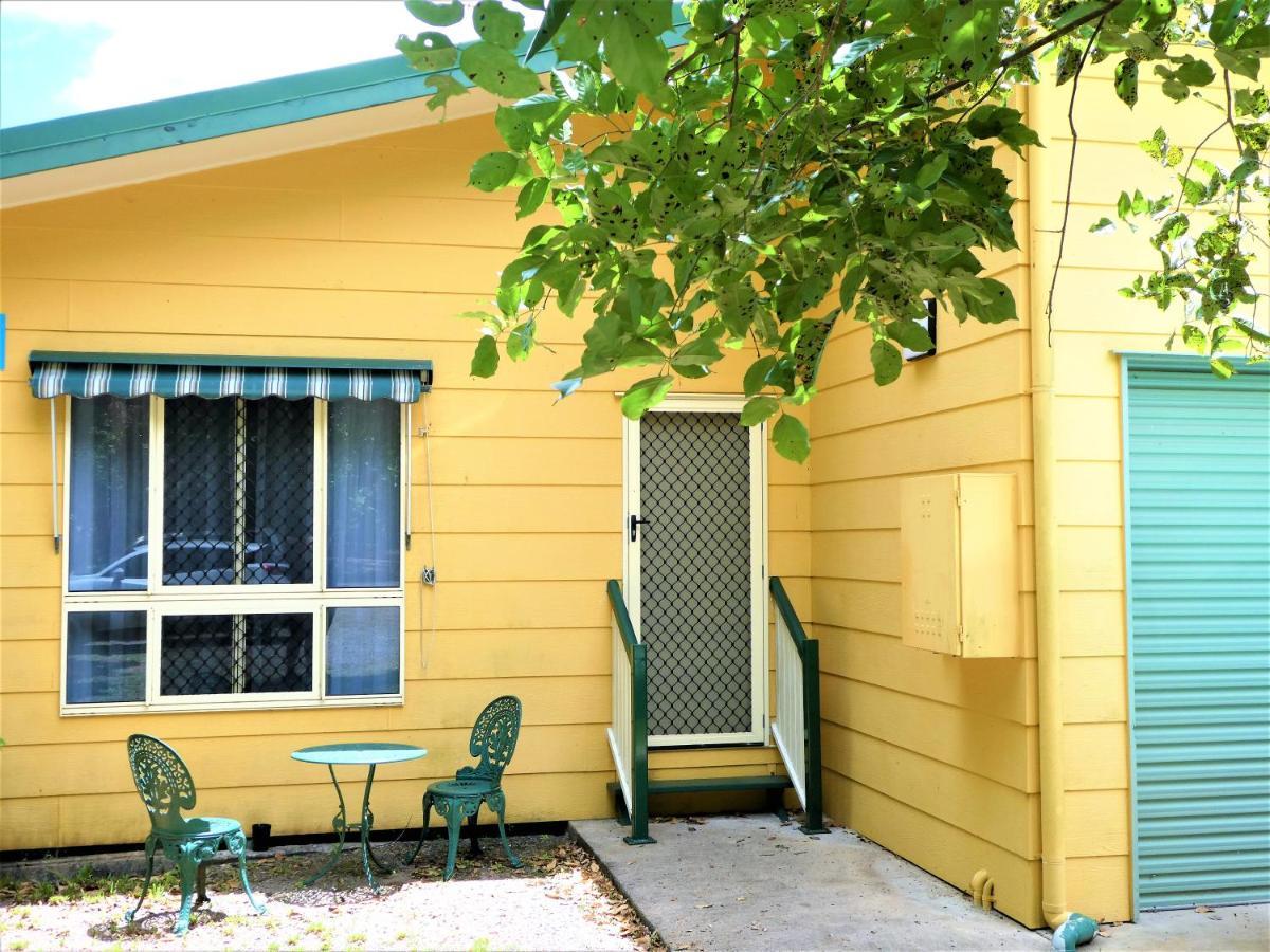 Vista Hinchinbrook Aparthotel Кардуел Екстериор снимка