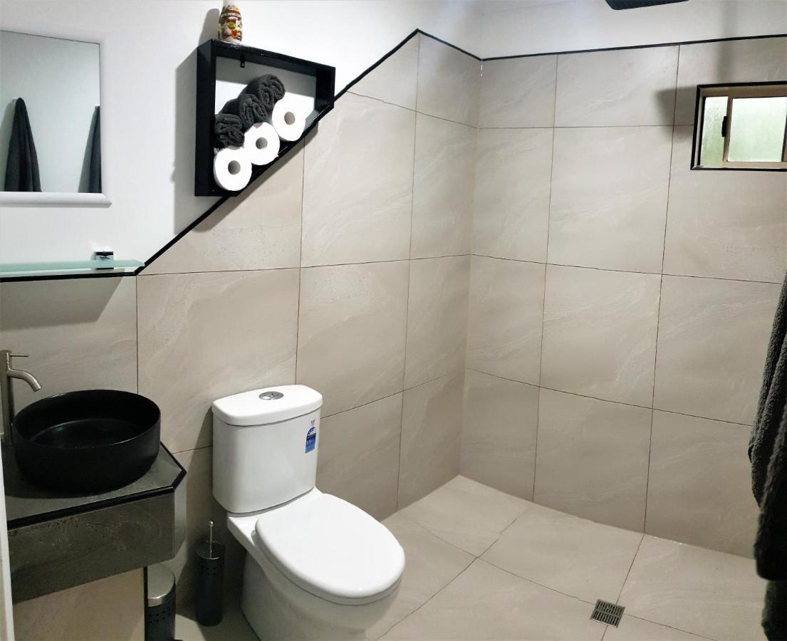Vista Hinchinbrook Aparthotel Кардуел Екстериор снимка
