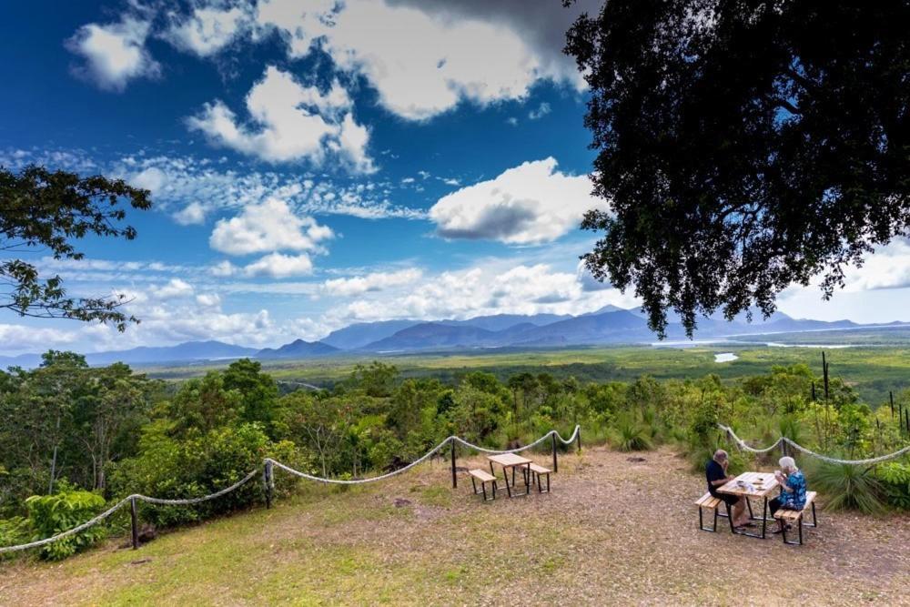 Vista Hinchinbrook Aparthotel Кардуел Екстериор снимка