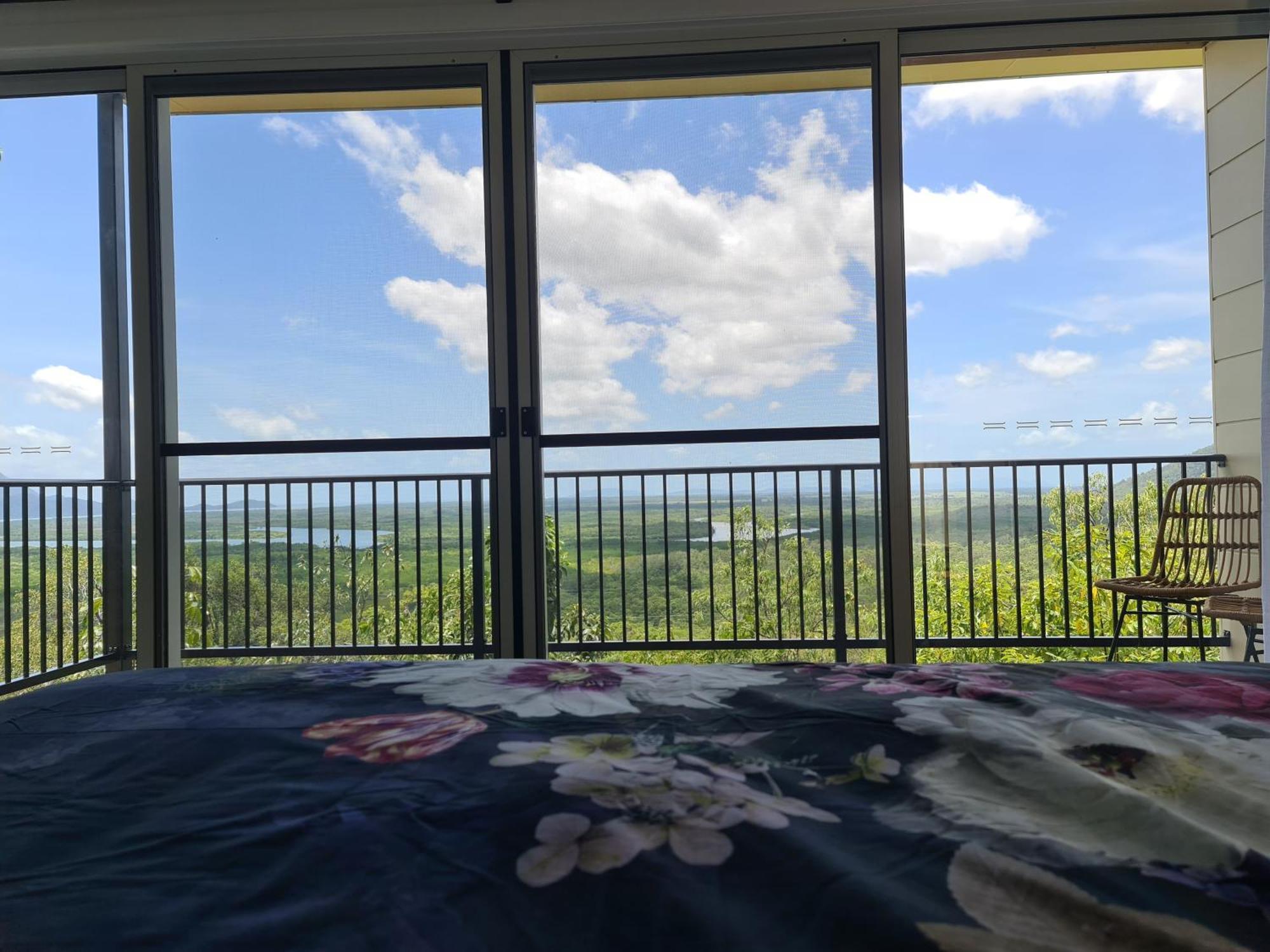Vista Hinchinbrook Aparthotel Кардуел Екстериор снимка