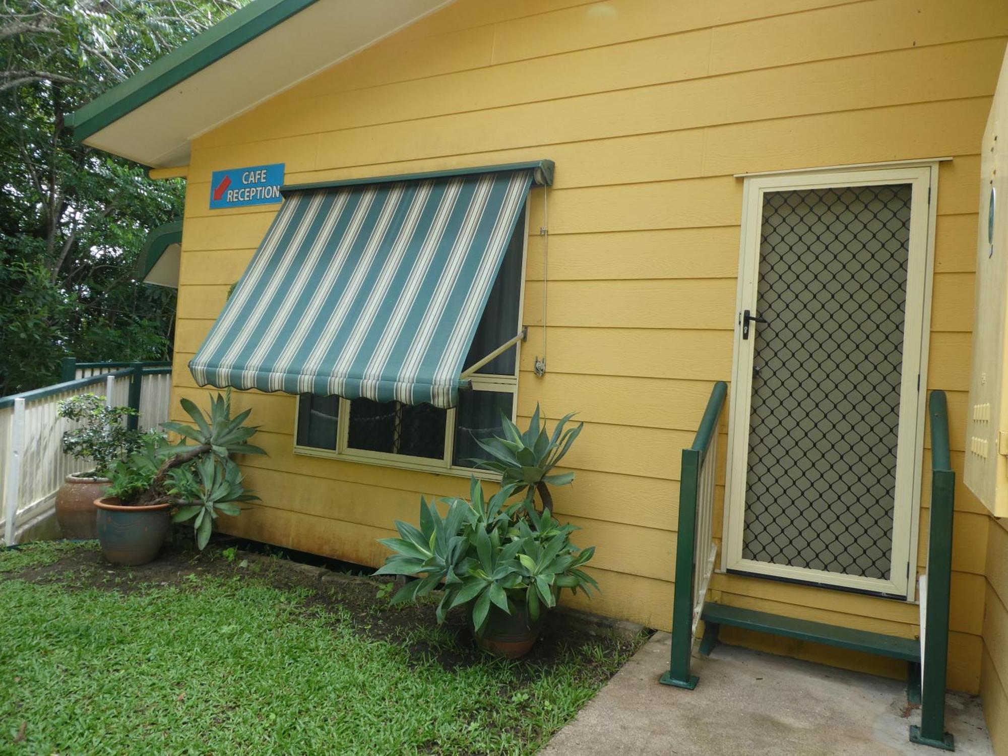 Vista Hinchinbrook Aparthotel Кардуел Екстериор снимка