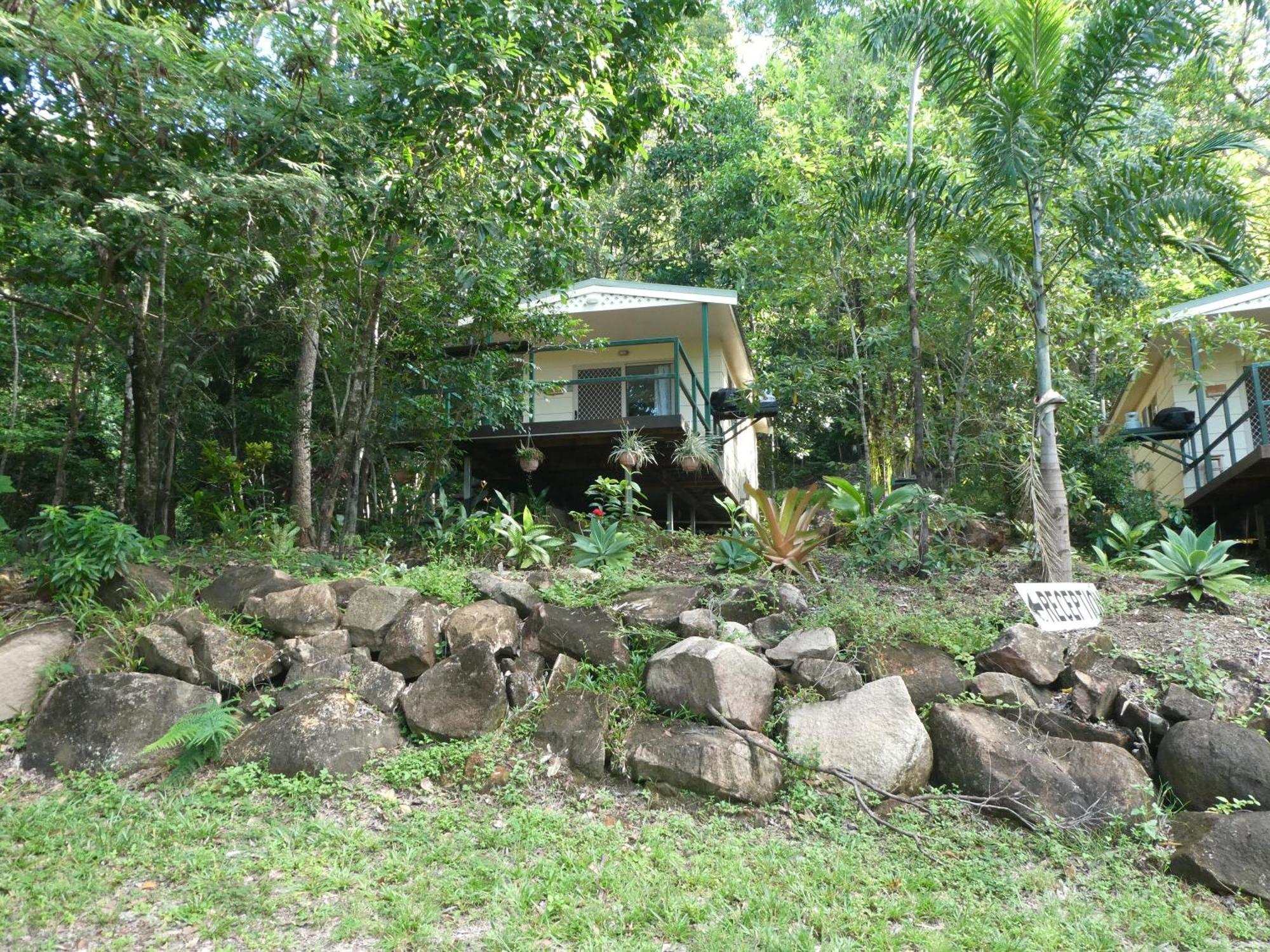 Vista Hinchinbrook Aparthotel Кардуел Екстериор снимка